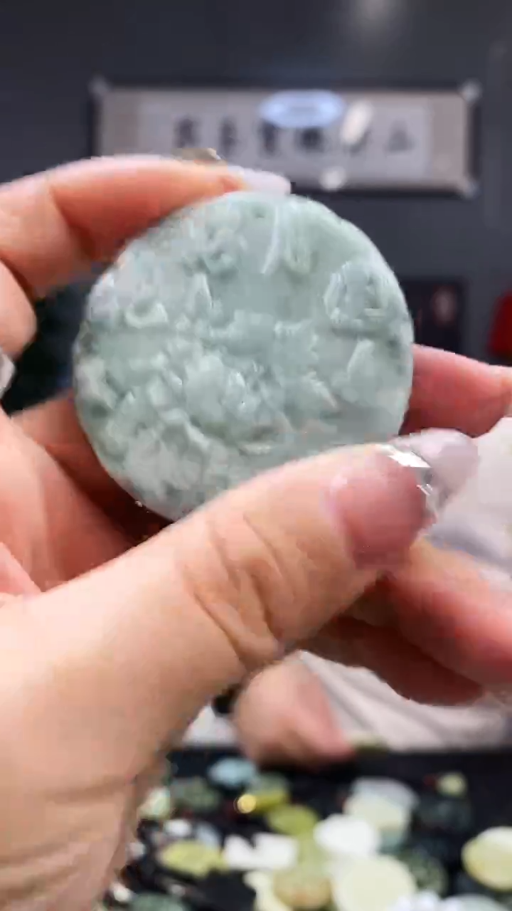 未镶嵌岫玉吊坠 