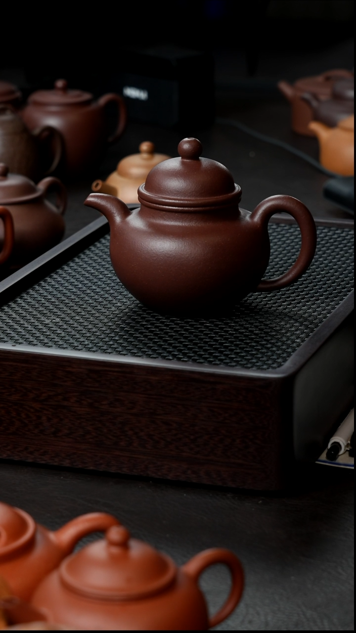 茶壶紫砂紫泥掇球半手190       全品