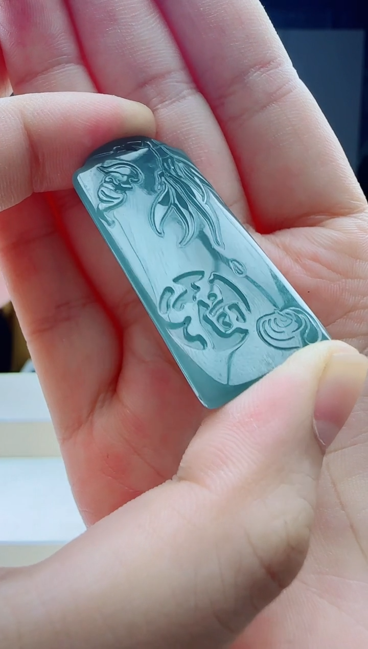 颈饰未镶嵌翡翠多样性发其中一