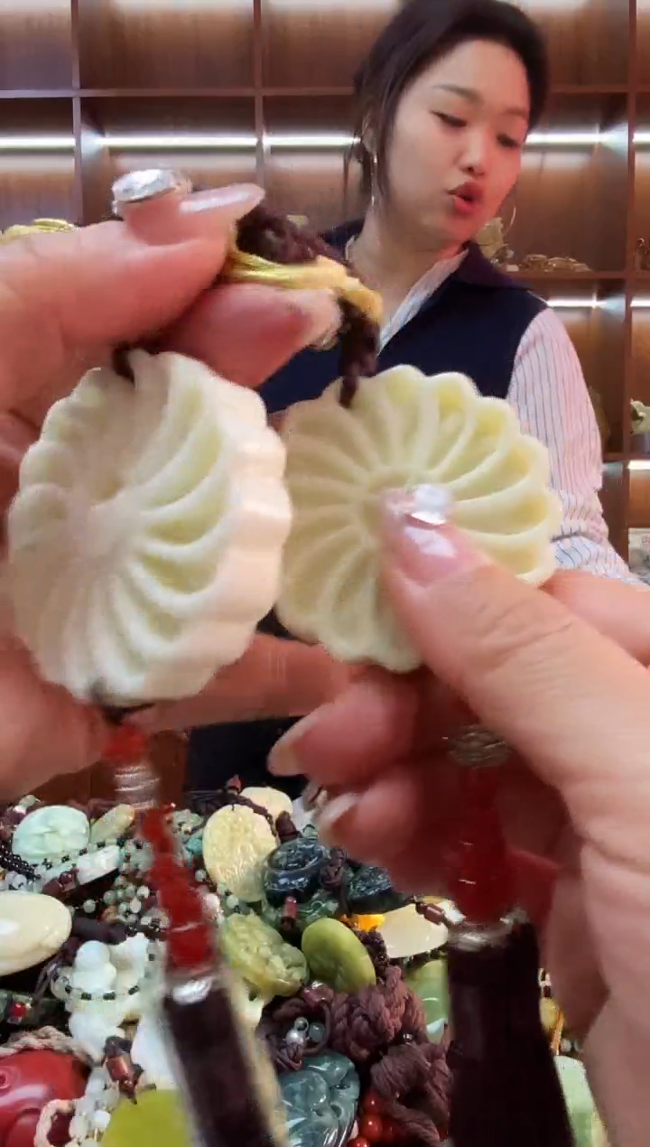 未镶嵌蛇纹石玉吊坠多样性发其一