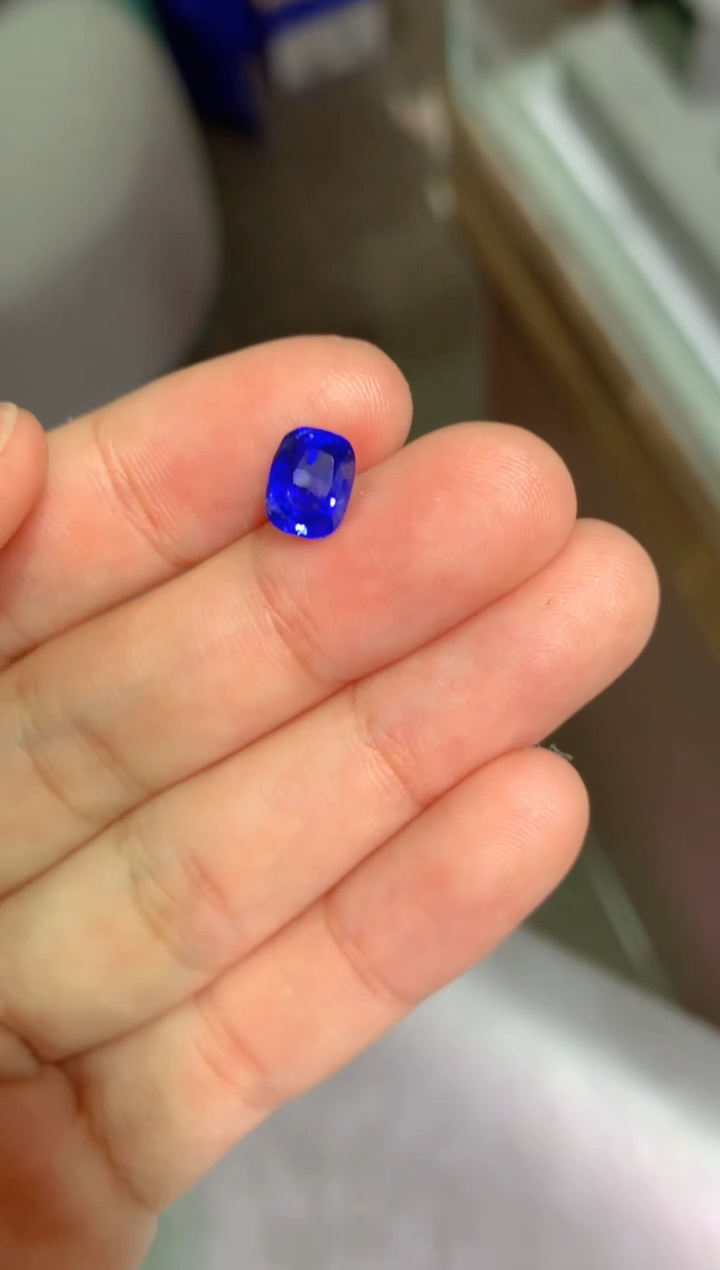 【闪购商品】蓝宝石裸石未镶嵌2.13CT 吉尔德皇家蓝