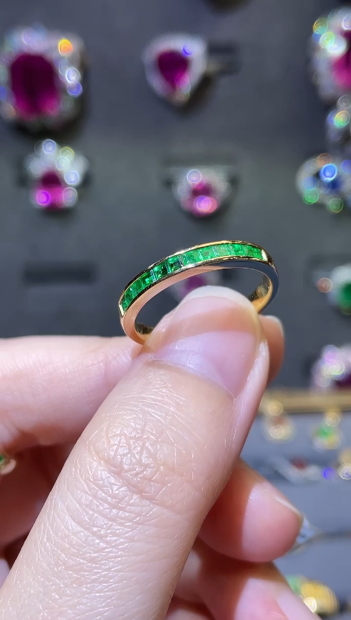 祖母绿戒指18K金镶嵌0.39ct