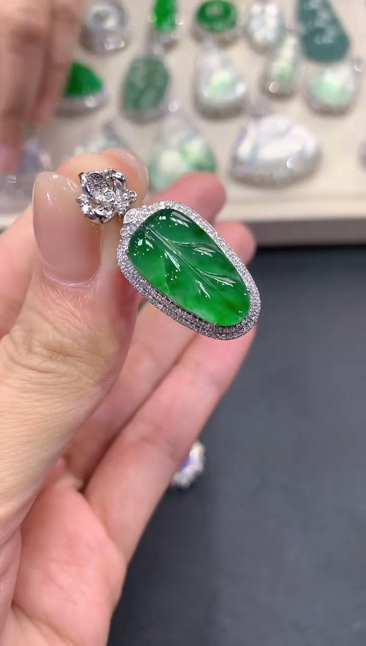 【闪购商品】翡翠吊坠(不含链)18K金镶嵌w2