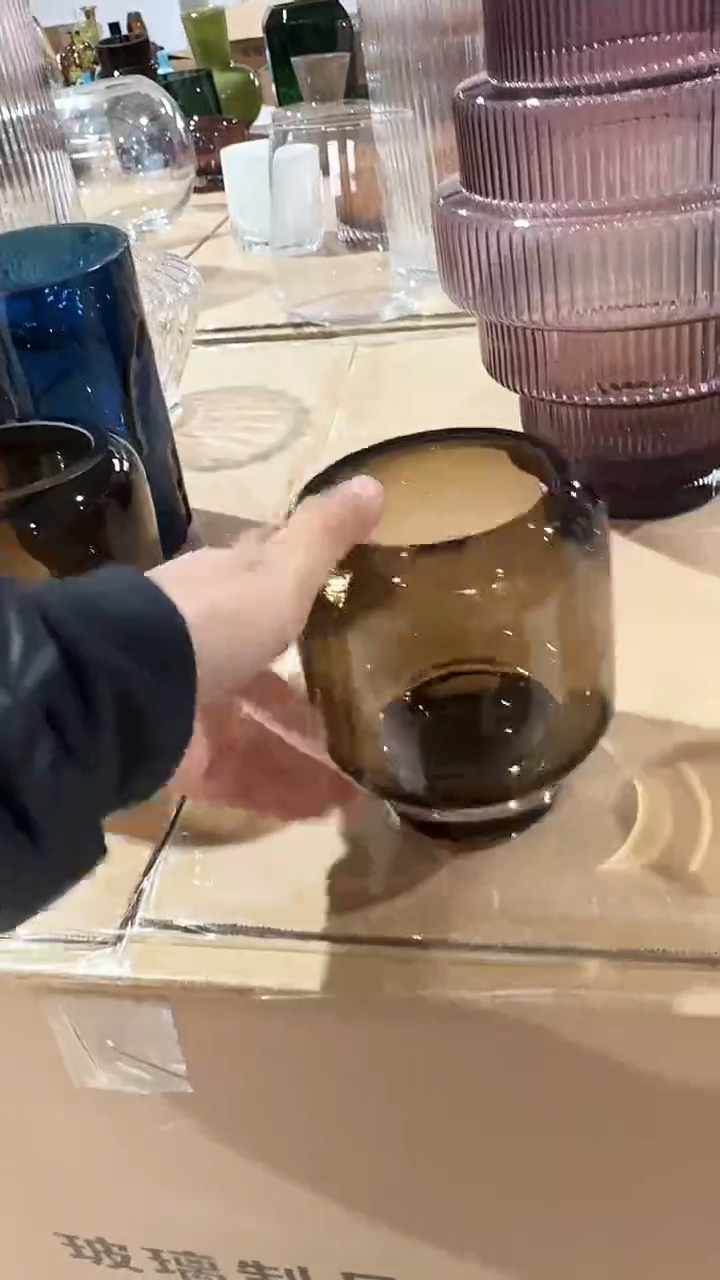 【闪购商品】玻璃咖色小花瓶