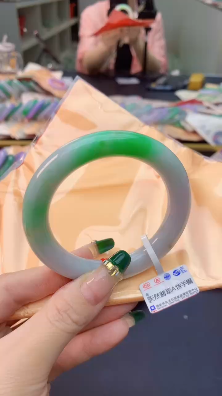 翡翠手镯未镶嵌0802111680