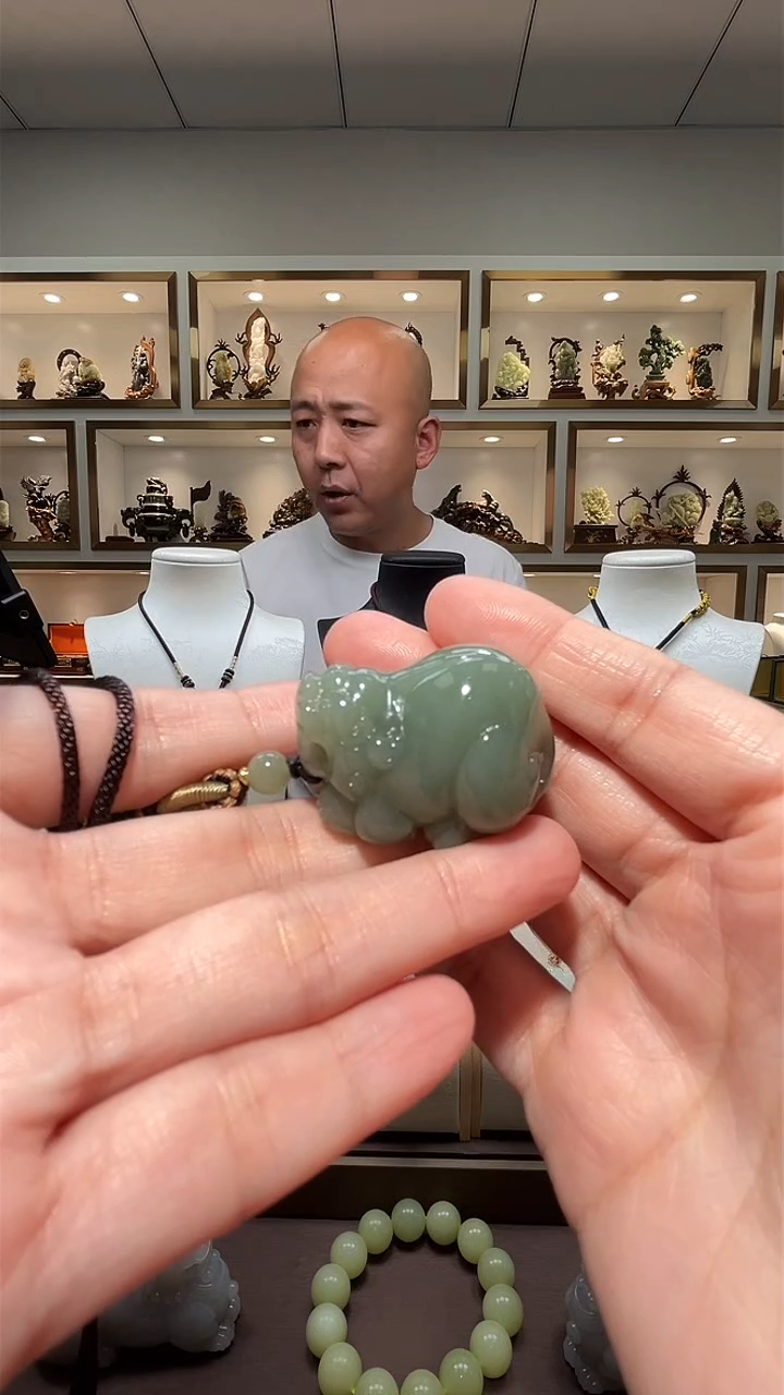 和田玉未镶嵌车挂苏