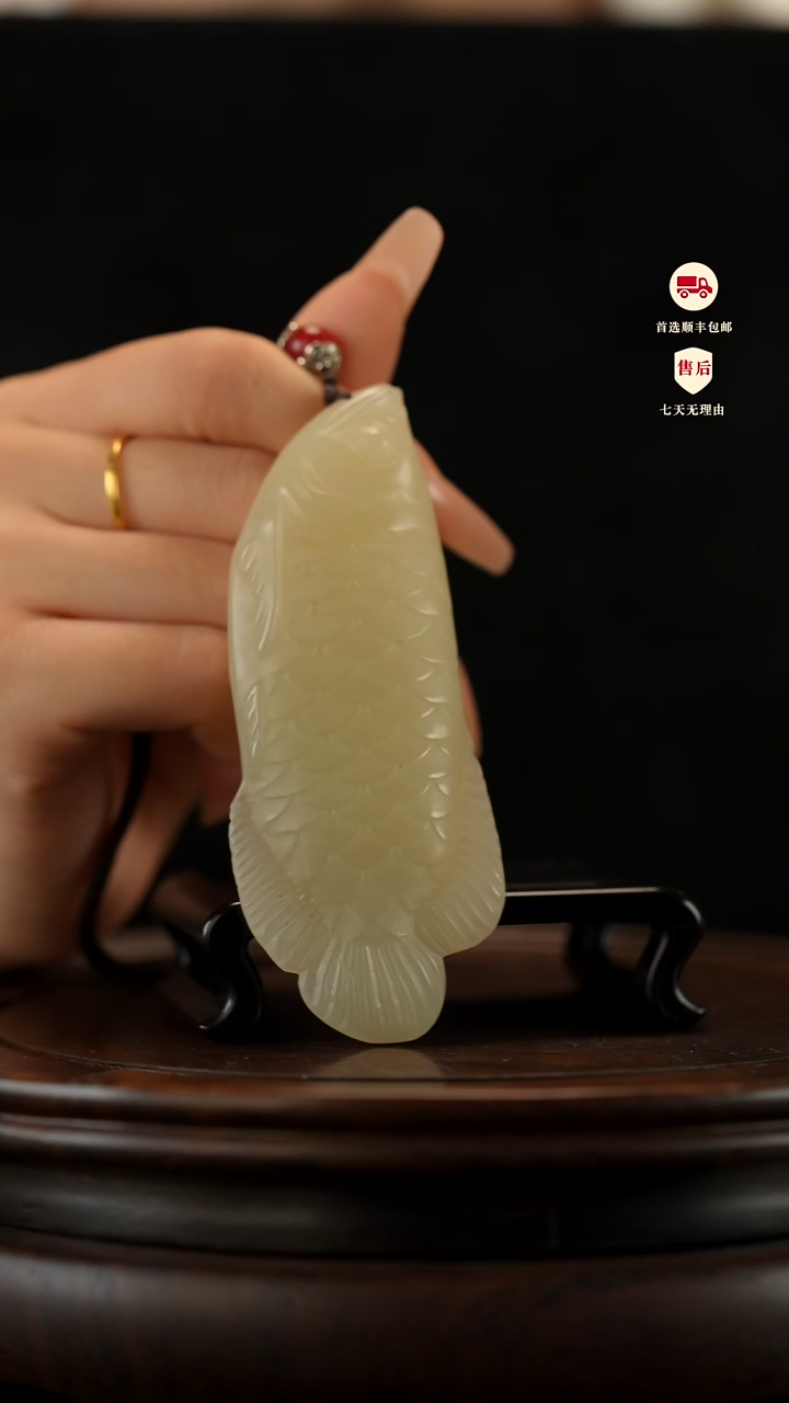 云南石竹叶青雕刻：金龙鱼手把件挂件
