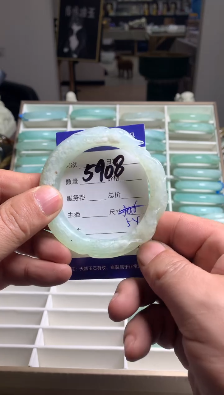 【闪购商品】蛇纹石玉手镯未镶嵌5908