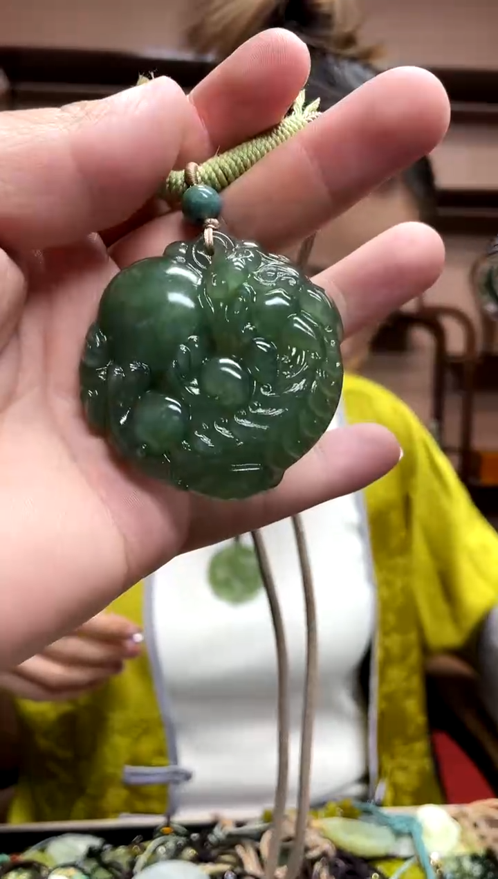 岫玉未镶嵌吊坠·