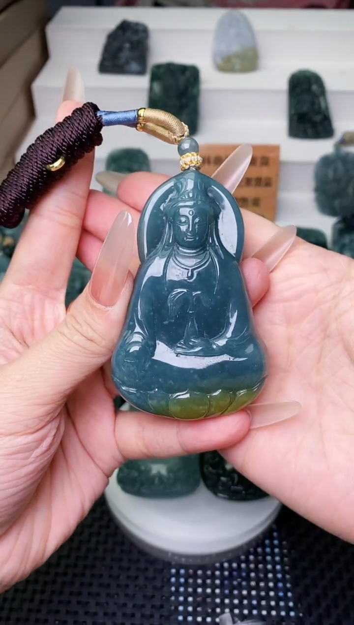 颈饰未镶嵌翡翠 