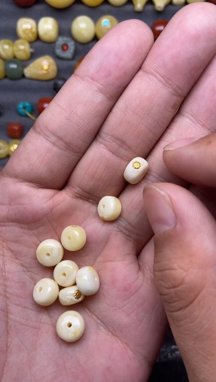 足金镶嵌蜜蜡珠宝奇石9mm多样性发其一