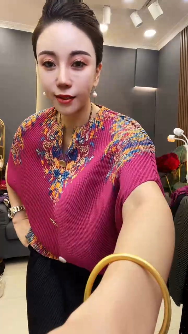 聚酯纤维（涤纶）火龙果色 扣衫