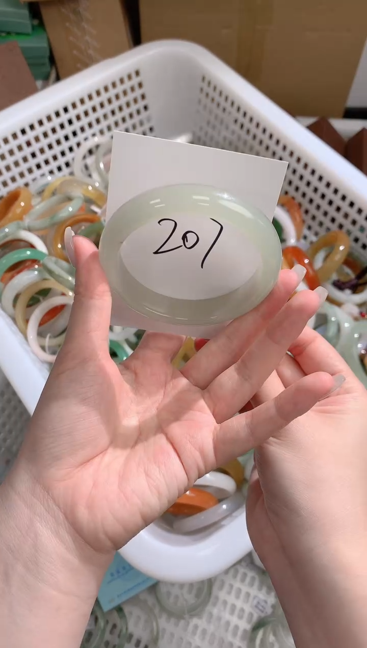 石英质玉手镯未镶嵌K207-59