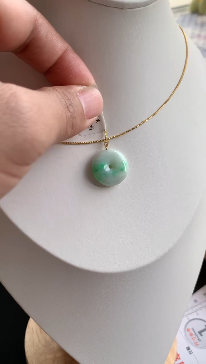 颈饰18K金镶嵌翡翠1