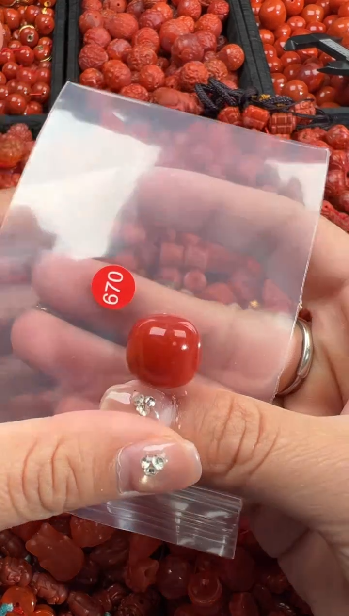 南红玛瑙未镶嵌颈饰1