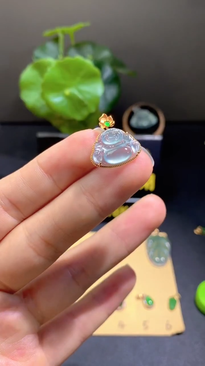 颈饰18K金镶嵌翡翠翡翠A货