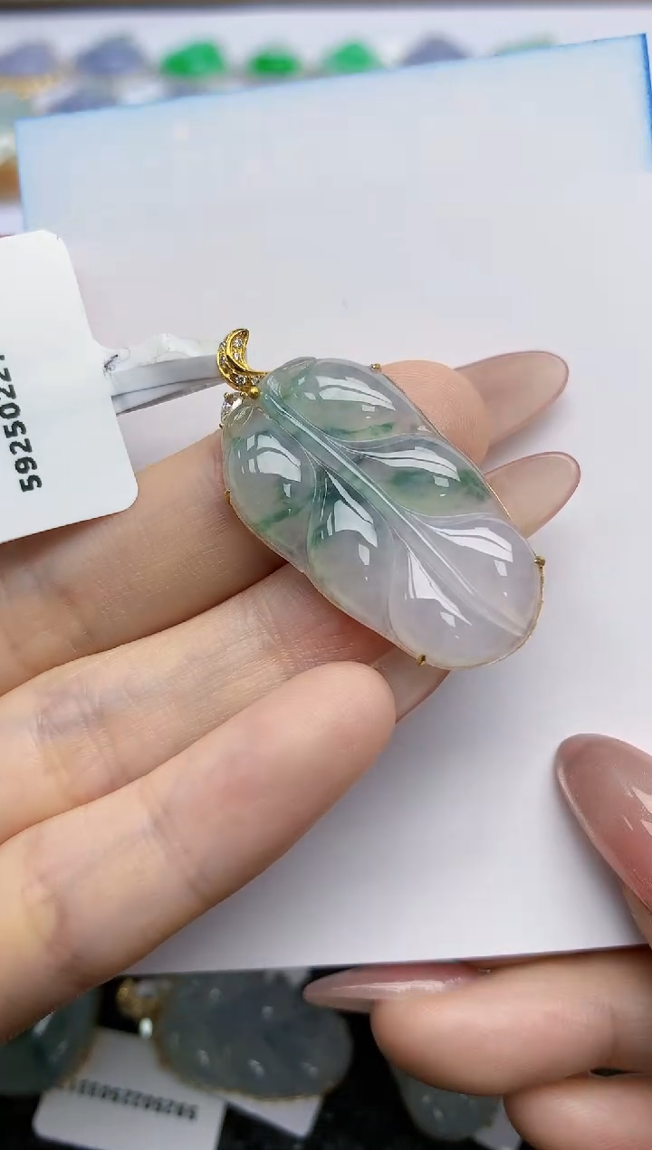 【闪购商品】翡翠挂件18K金镶嵌天然翡翠A货