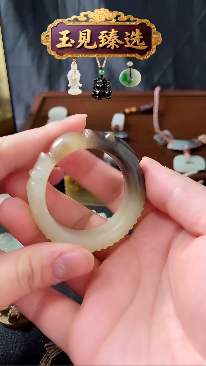 沁色二龙衔珠玉环