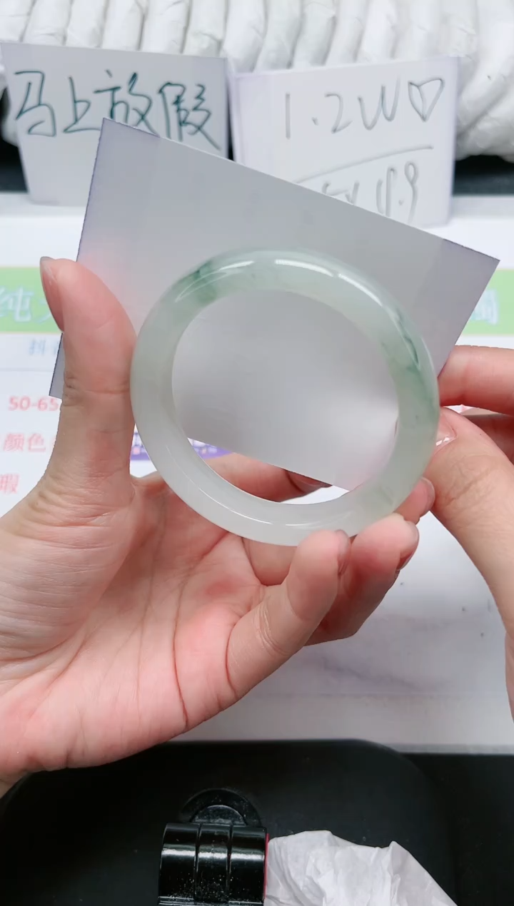 【闪购商品】石英质玉手镯未镶嵌174