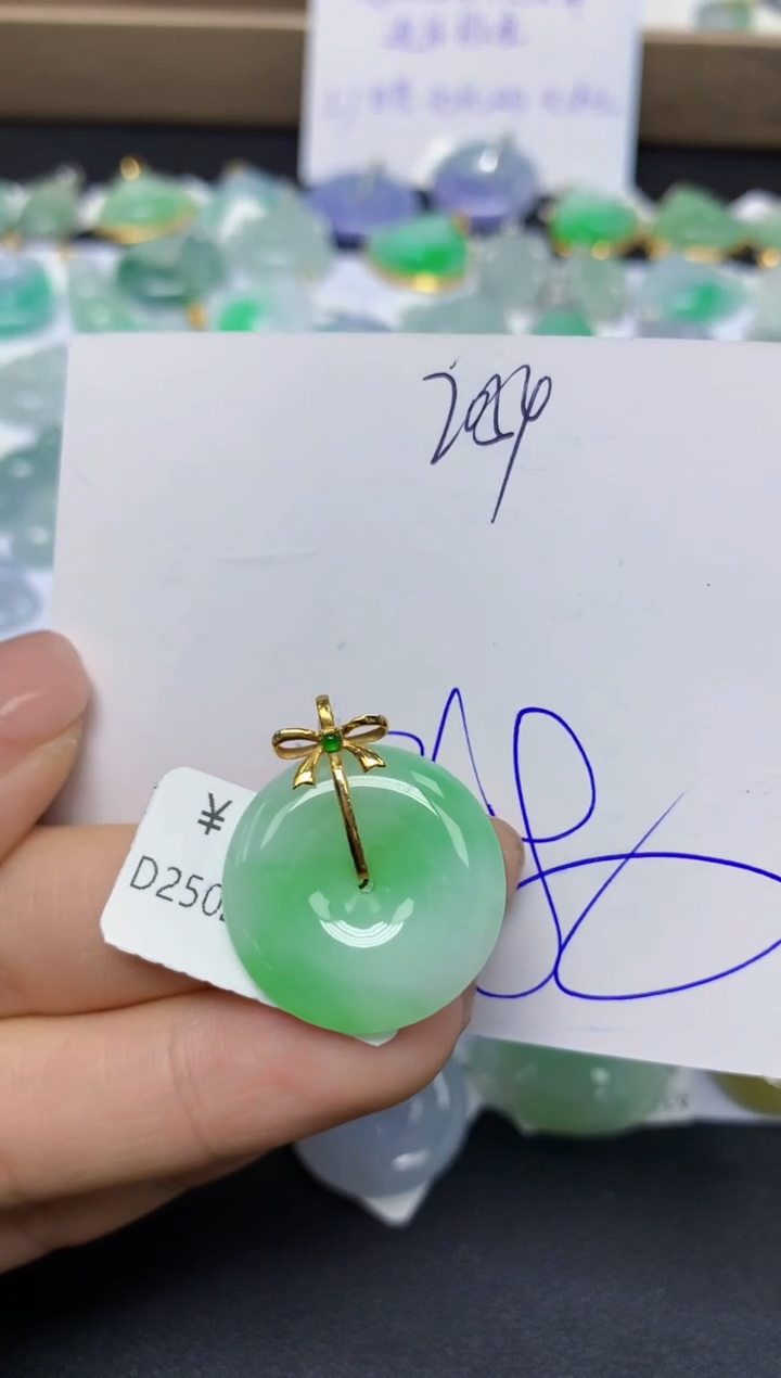 【闪购商品】翡翠挂件18K金镶嵌 天然翡翠A货