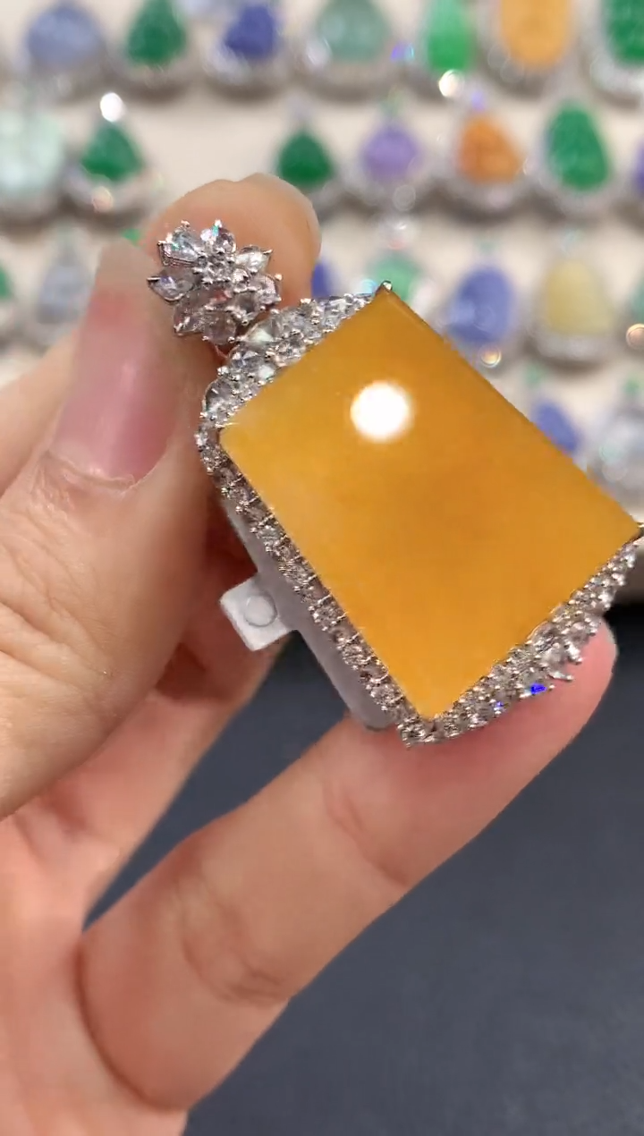 【闪购商品】翡翠吊坠(不含链)18K金镶嵌C132