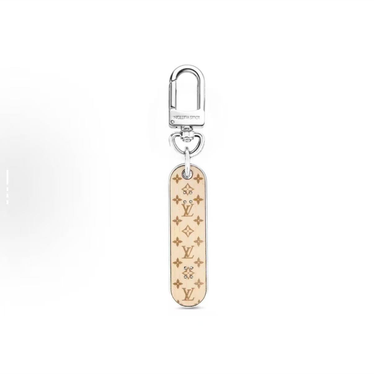 99新 LouisVuitton/路易威登 限量款 老花木纹滑板钥匙扣 包挂