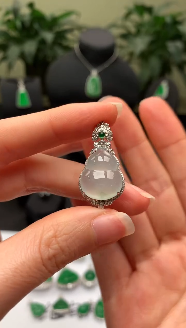 【闪购商品】翡翠颈饰18K金镶嵌葫芦