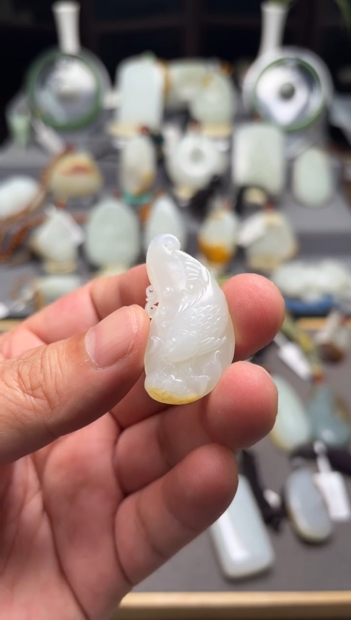 和田玉未镶嵌吊坠(不含链)鱼