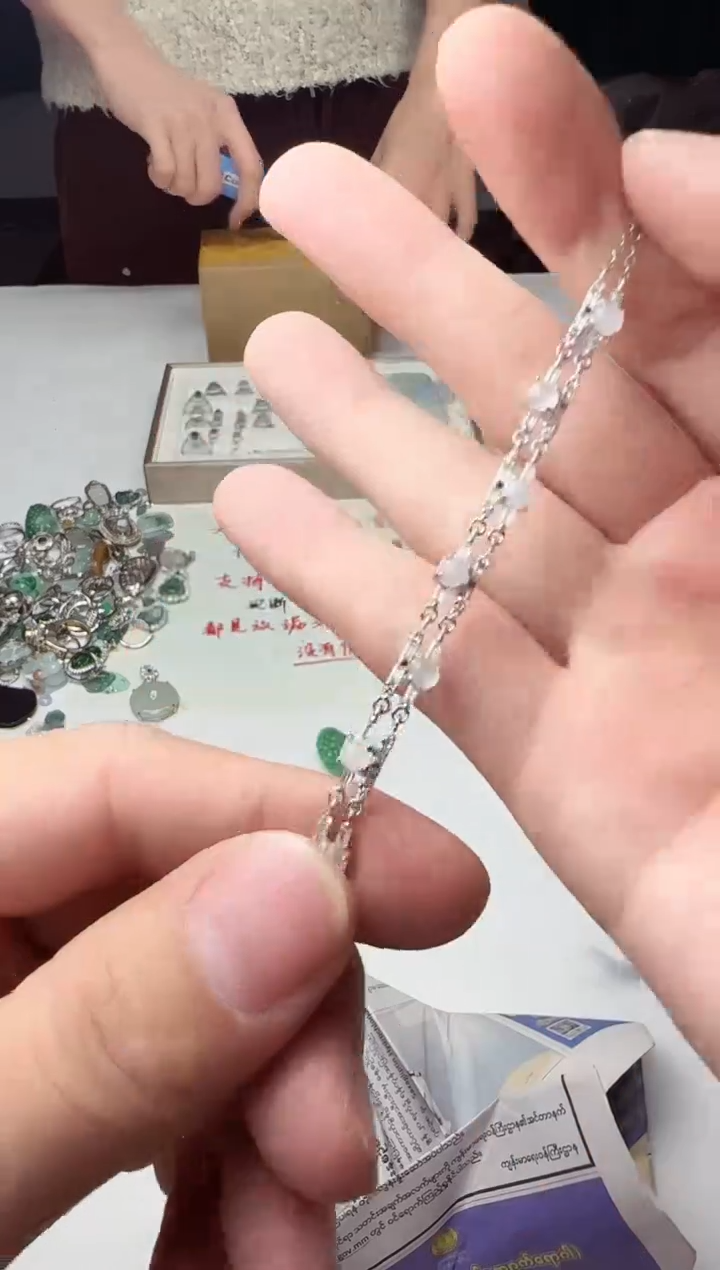 【闪购商品】翡翠手链未镶嵌多样性发货只发一件70