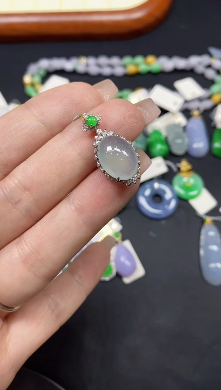 吊坠(不含链)18K金镶嵌翡翠蛋面18K金扣镶嵌@@CMT