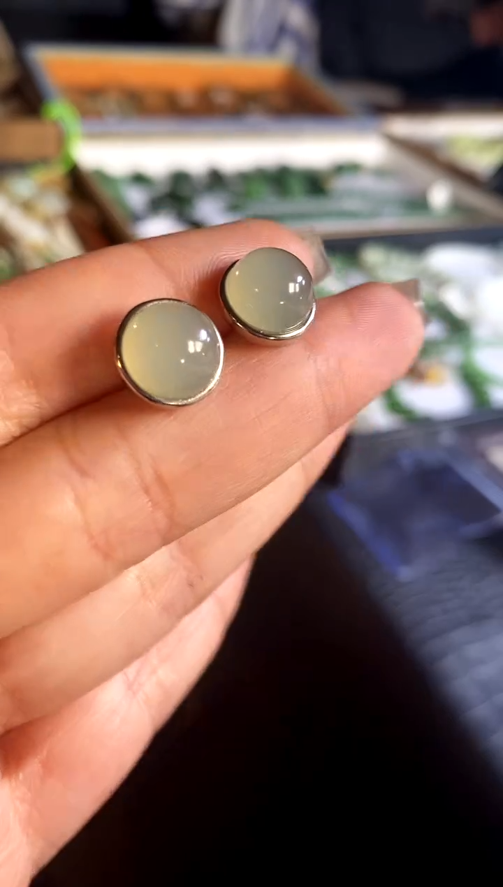 【闪购商品】和田玉耳饰银S925镶嵌。