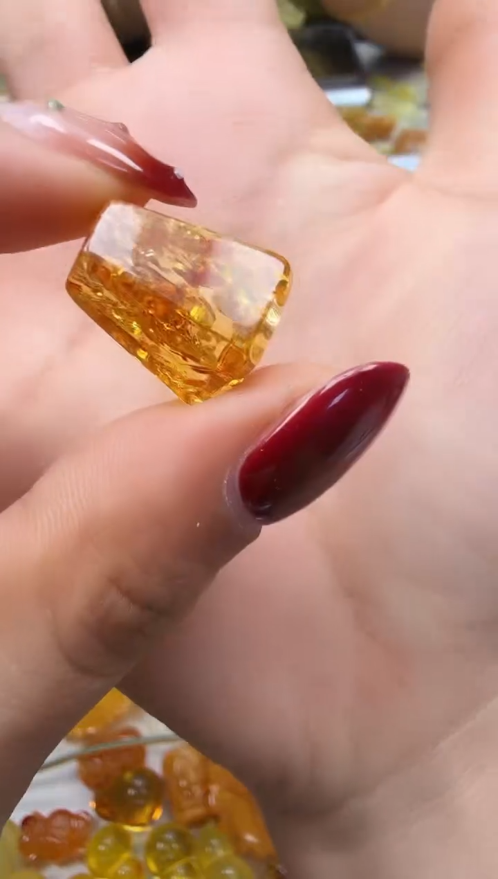 裸石琥珀未镶嵌如图