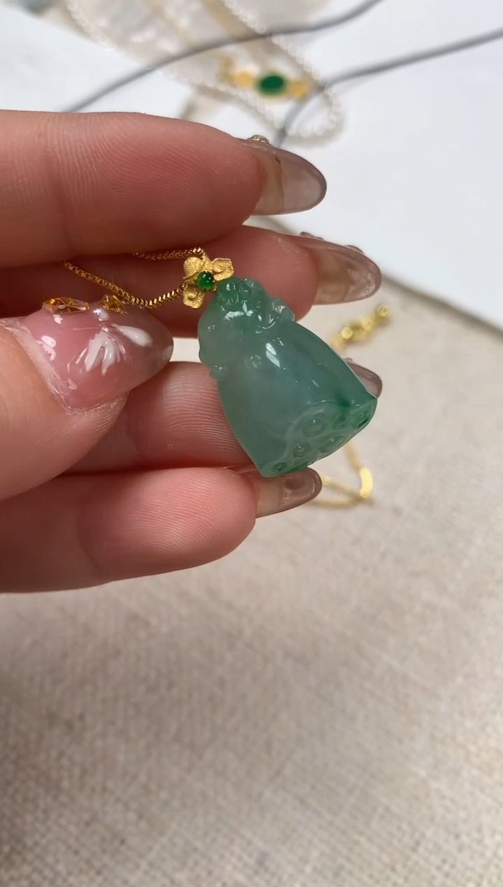 【闪购商品】翡翠吊坠(不含链)18K金镶嵌莲蓬