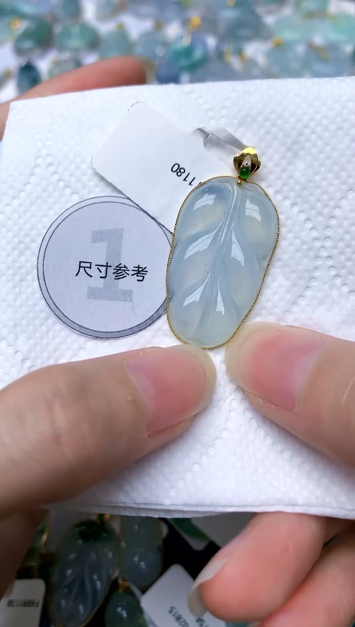 颈饰18K金镶嵌翡翠小****^天然A货翡翠