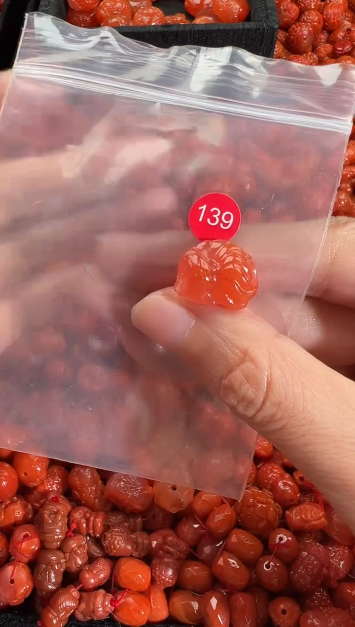 颈饰未镶嵌南红玛瑙1