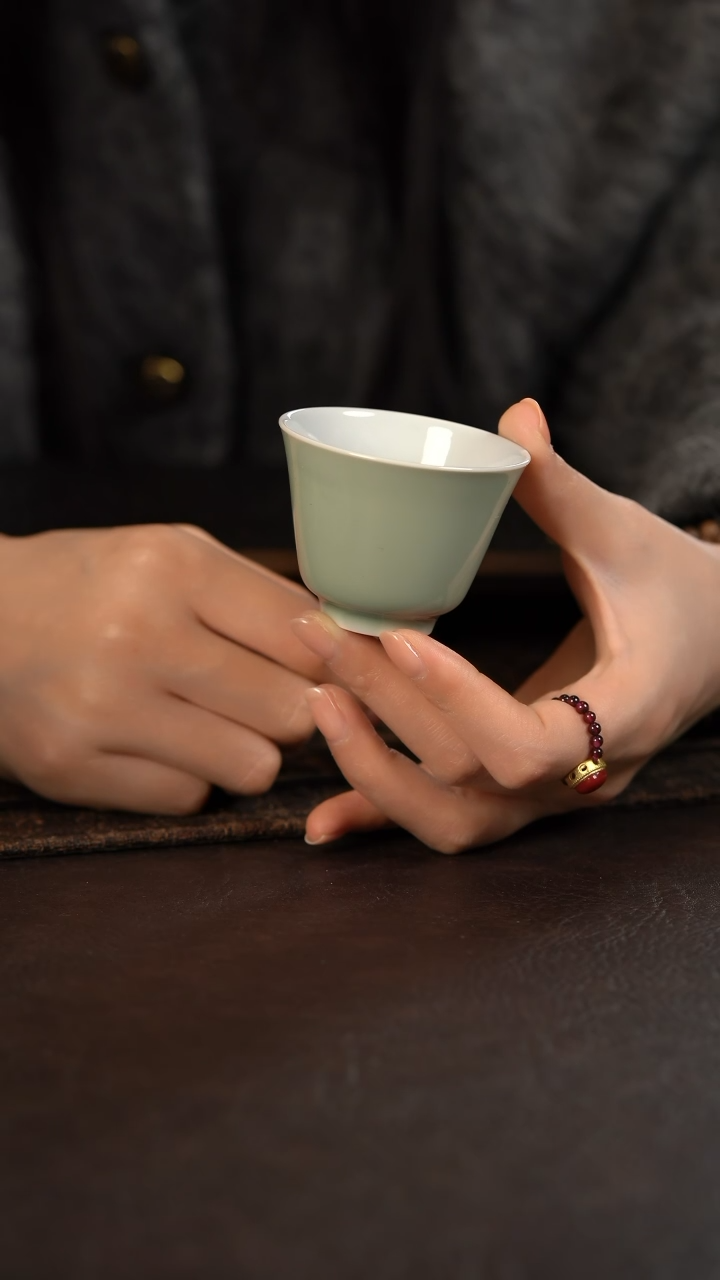 【闪购商品】杯云霞珍藏豆青釉花神杯