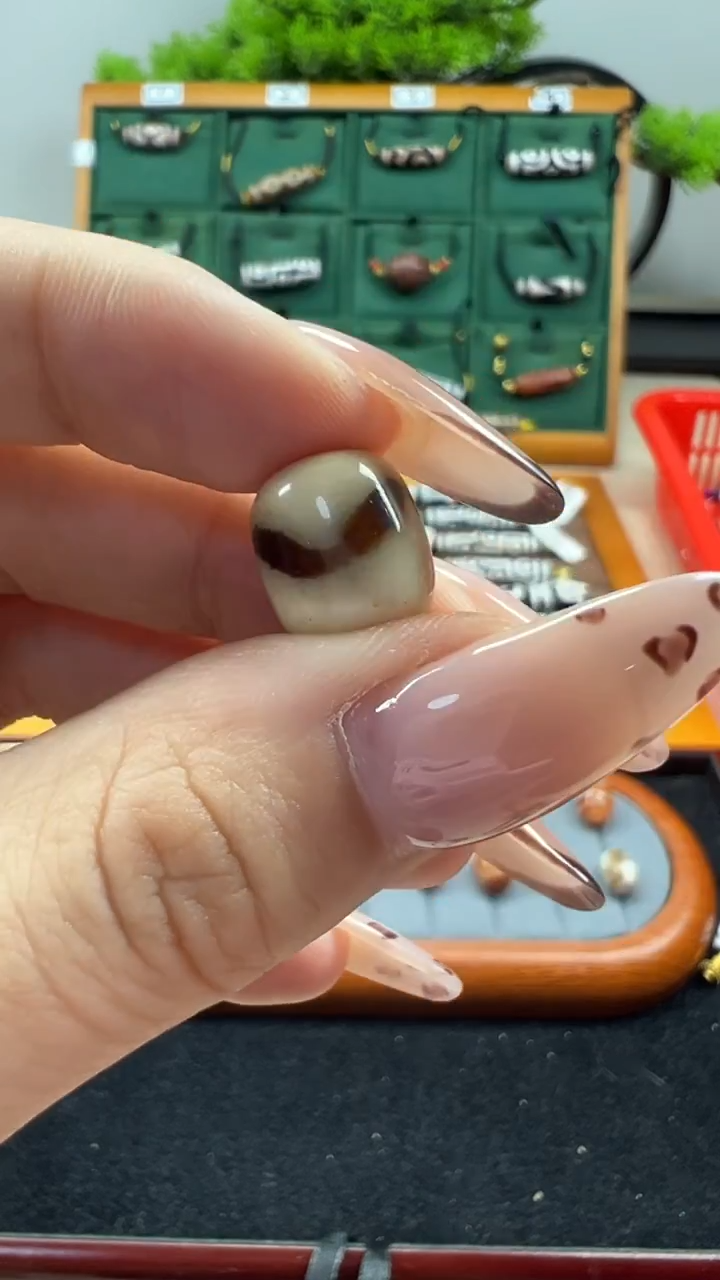 玛瑙/玉髓（覆膜）颈饰未镶嵌144.（微瑕）