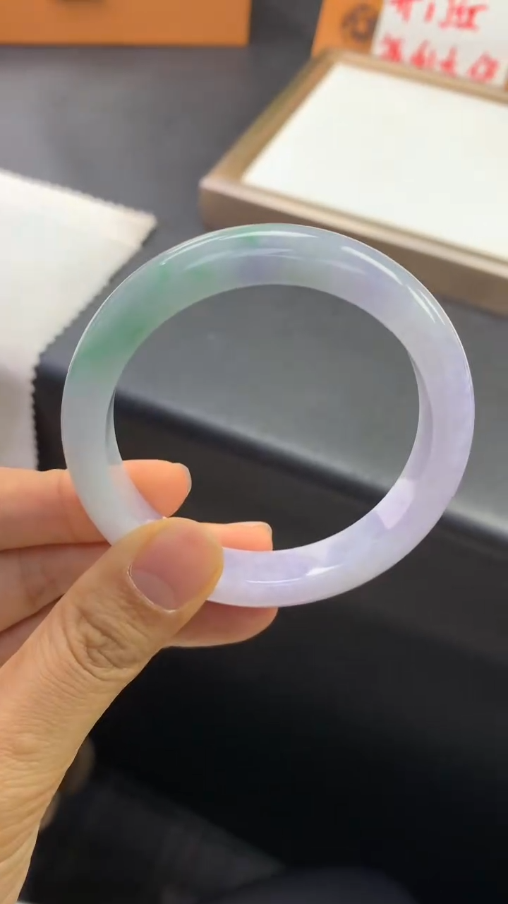 未镶嵌手镯翡翠退货需手镯吊牌标签完好 55