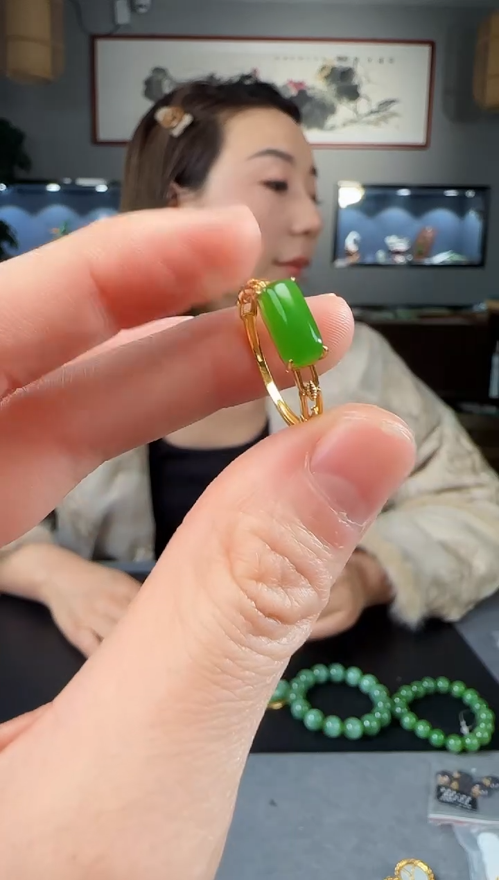 【闪购商品】和田玉戒指18K金镶嵌1