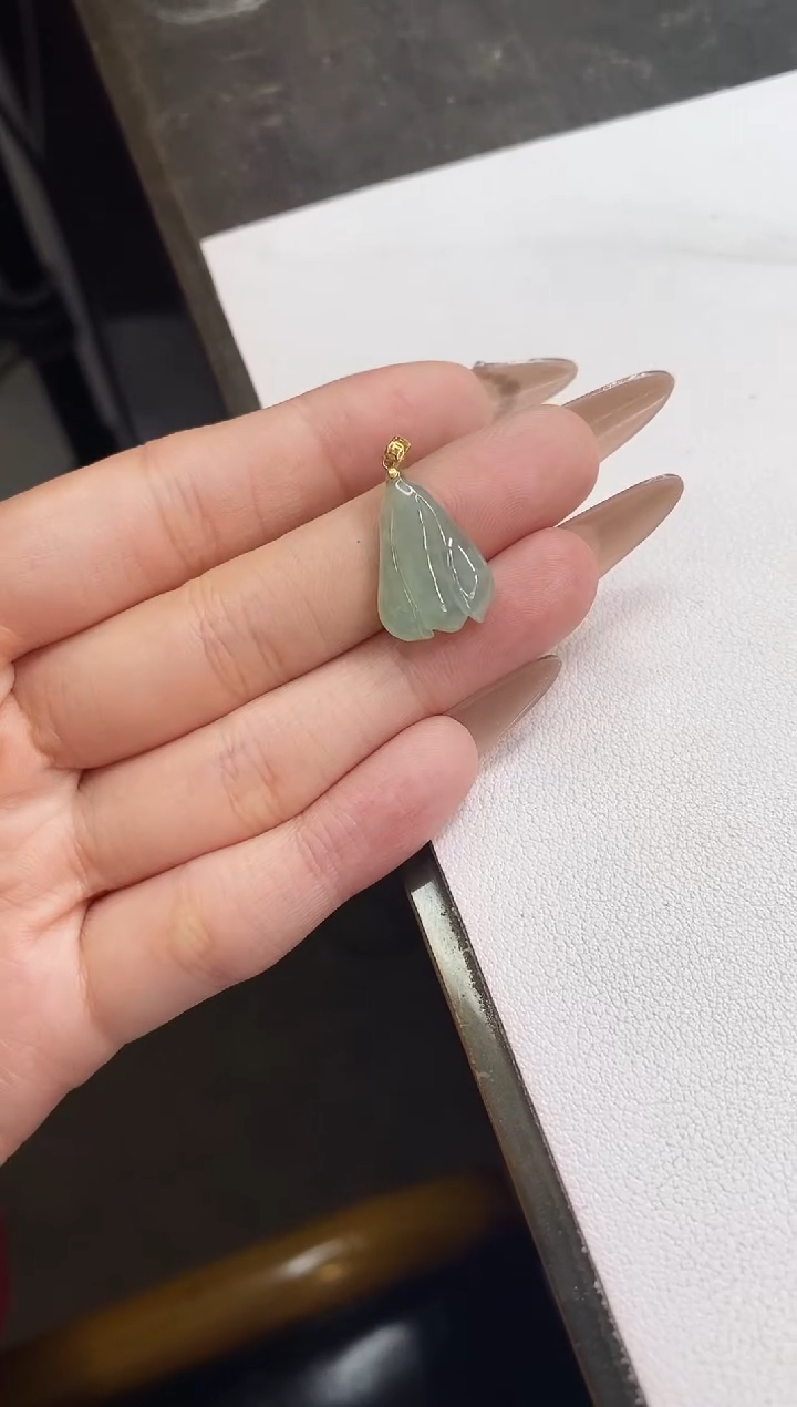 【闪购商品】翡翠颈饰18K金镶嵌玉兰花
