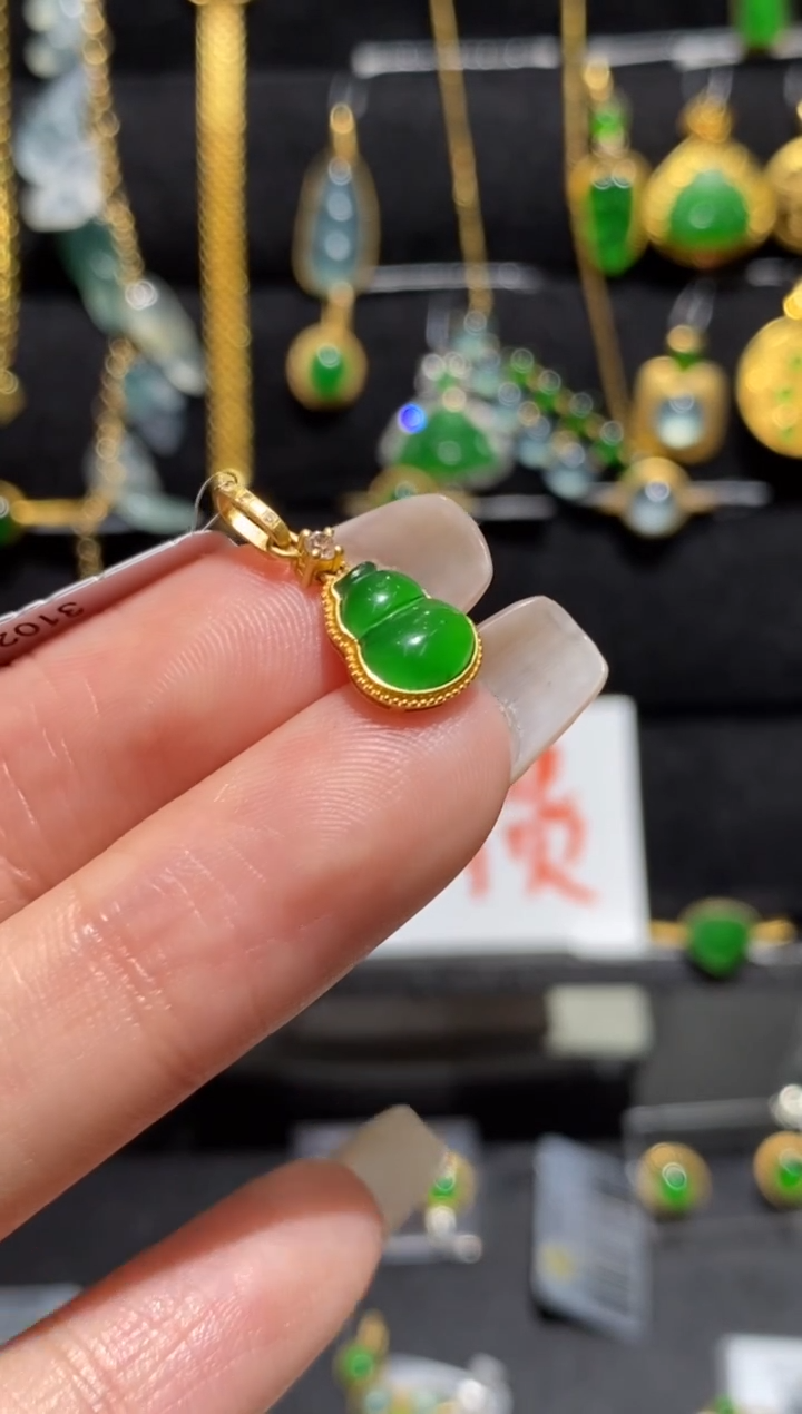 【闪购商品】翡翠颈饰18K金镶嵌吊坠