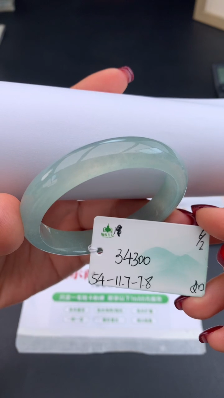 【闪购商品】翡翠手镯未镶嵌 #情人节#送礼，下单联系客服核对地址~