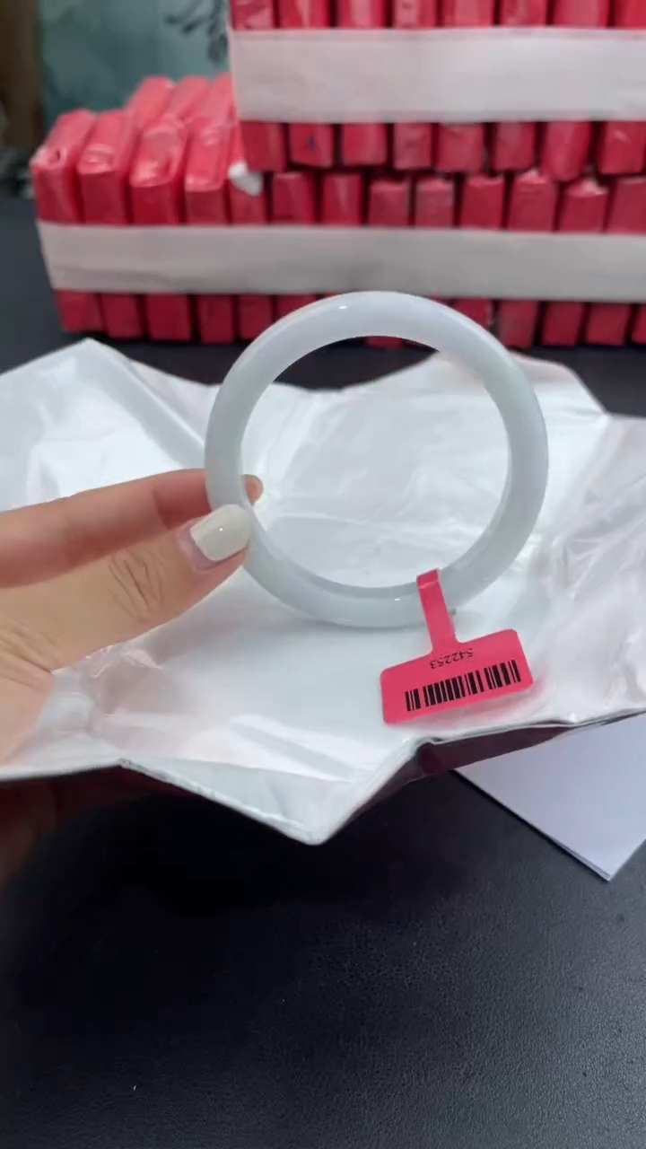 【闪购商品】翡翠手镯未镶嵌8翡翠手镯（微瑕）