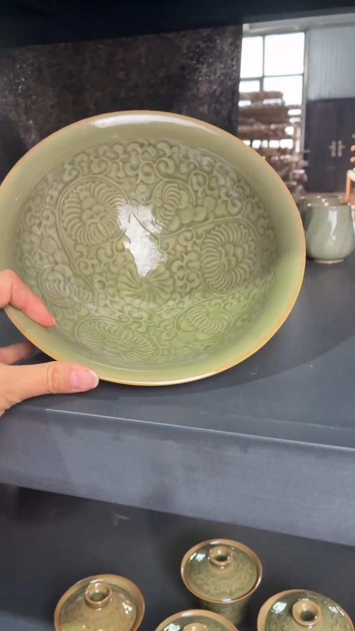 耀州窑仰山微瑕大团菊碗