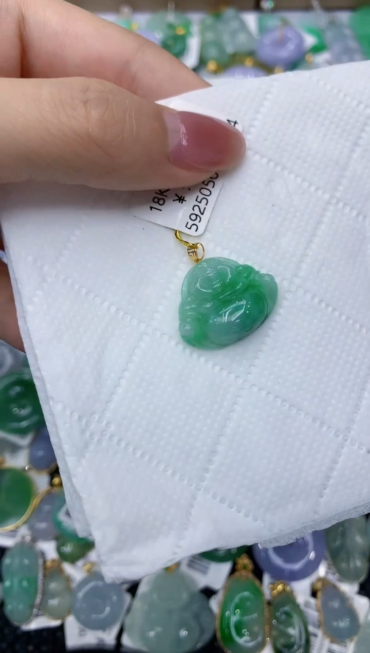 翡翠18K金镶嵌颈饰111111111