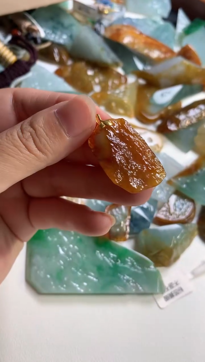 【闪购商品】翡翠颈饰18K金镶嵌吊坠