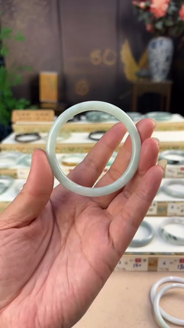 【闪购商品】翡翠手镯未镶嵌手镯