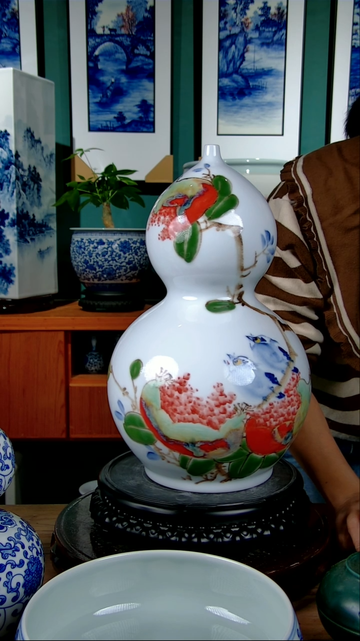 摆件请****。景德镇手绘陶瓷8888