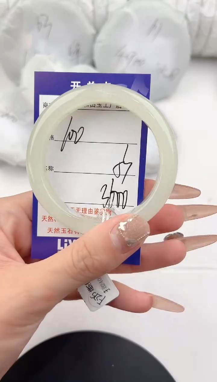 【闪购商品】和田玉手镯未镶嵌100颜色微差无瑕疵
