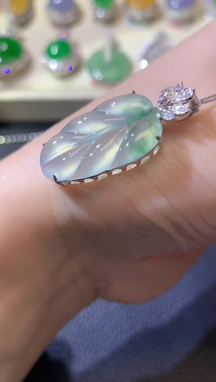 【闪购商品】翡翠吊坠(不含链)18K金镶嵌A24